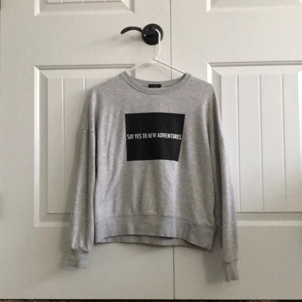 cute simple sweatshirt!!